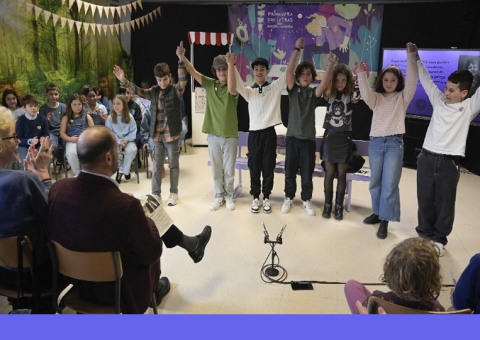 O alumnado de sexto de primaria foi ovacionado ao finalizar a peza teatral